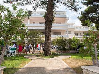 Urlaub im Club Residence La Castellana 2024/2025 - hier günstig online buchen