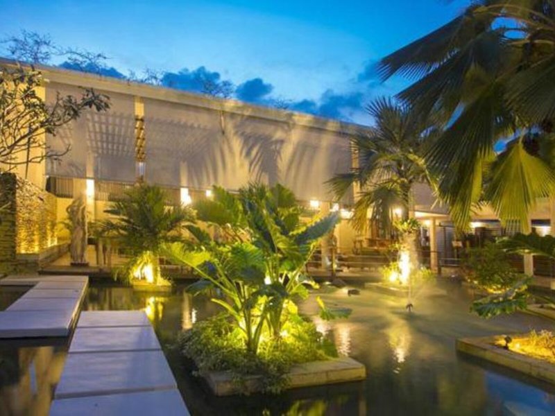 Urlaub im Dhevatara Beach Hotel - hier günstig online buchen